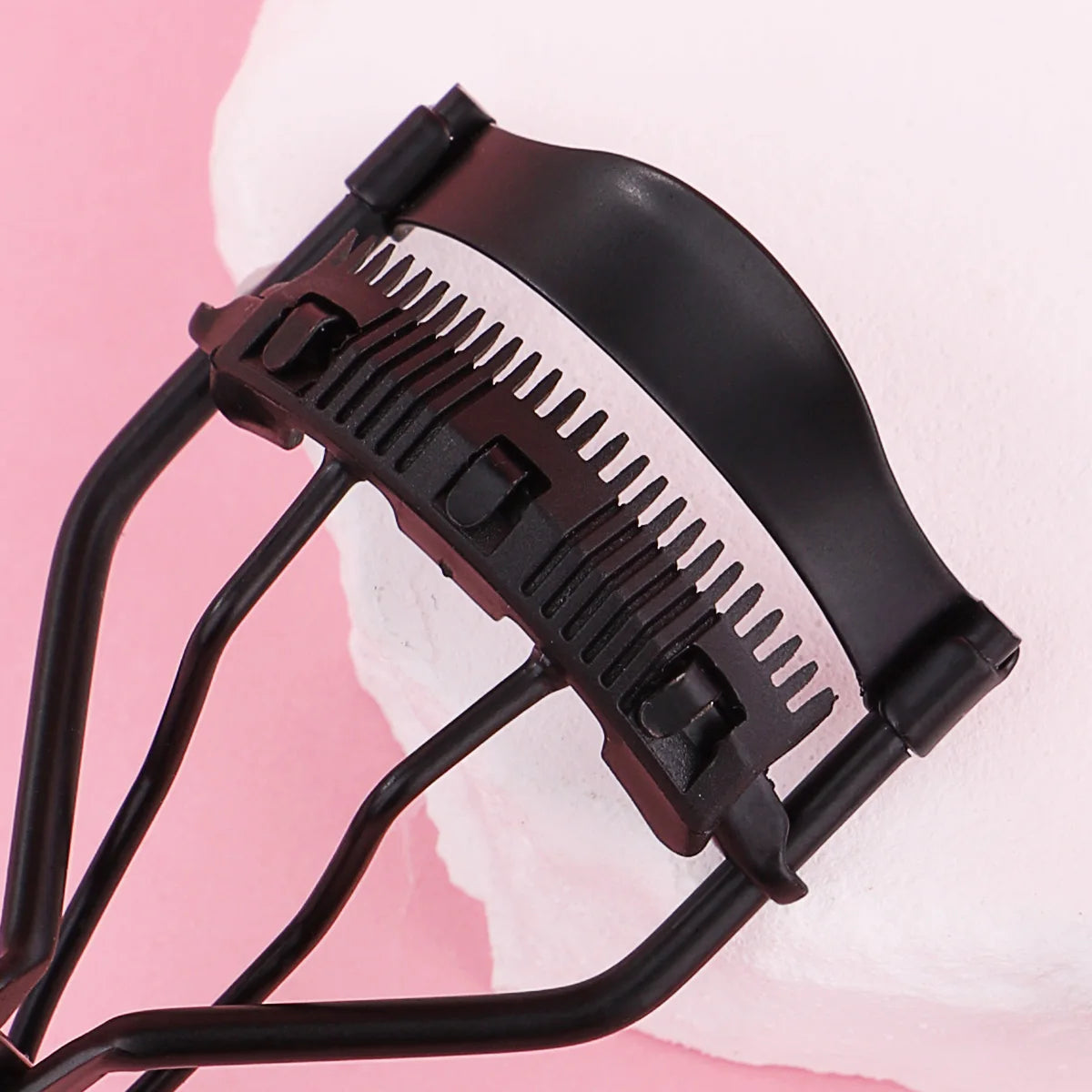Eyelash curler